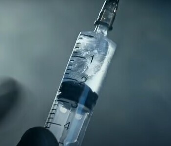 Лечение зависимости от тропикамида в Берёзовском Шприц с жидкостью